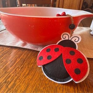 Pyrex red bowl 444 (from friendship set)